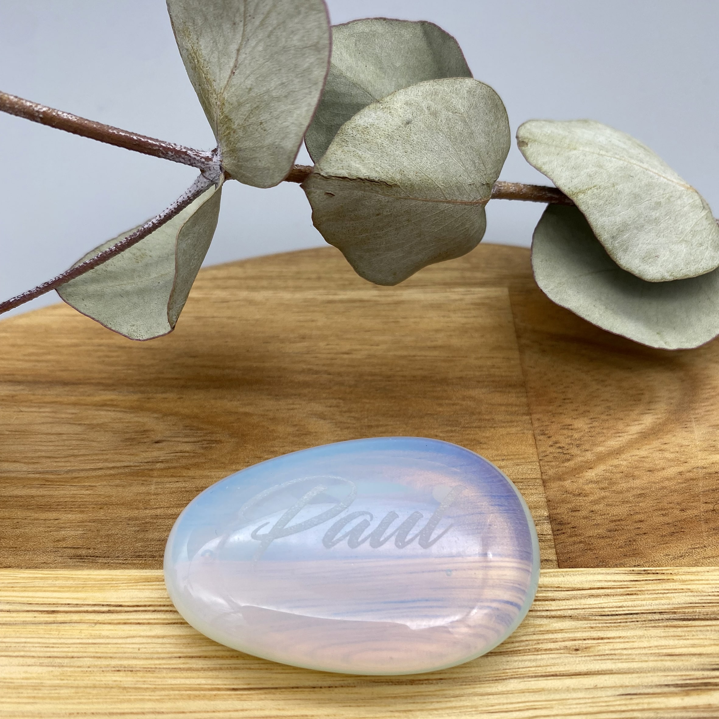 Gravierter Edelstein - Opalglas